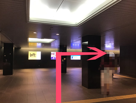 右にあります、西12C出口から地上へ