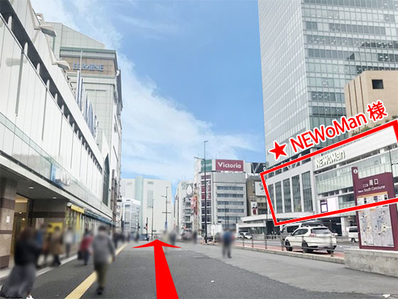 バスタ新宿・NEWoMan様を右手に直進します。