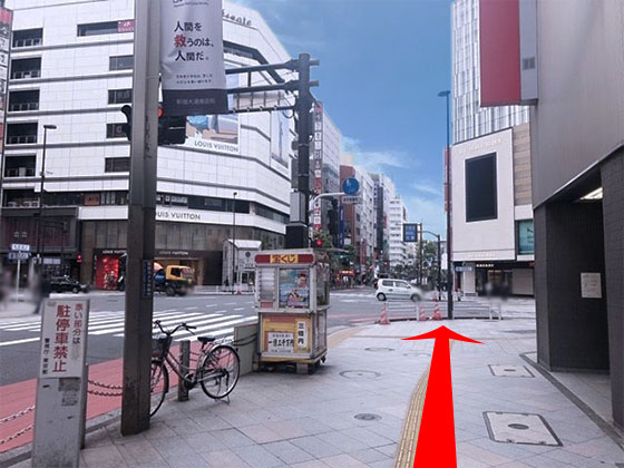 10mほど直進します。