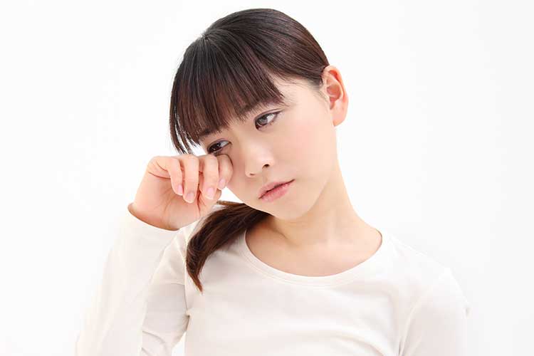 二重整形埋没法の片側が取れた